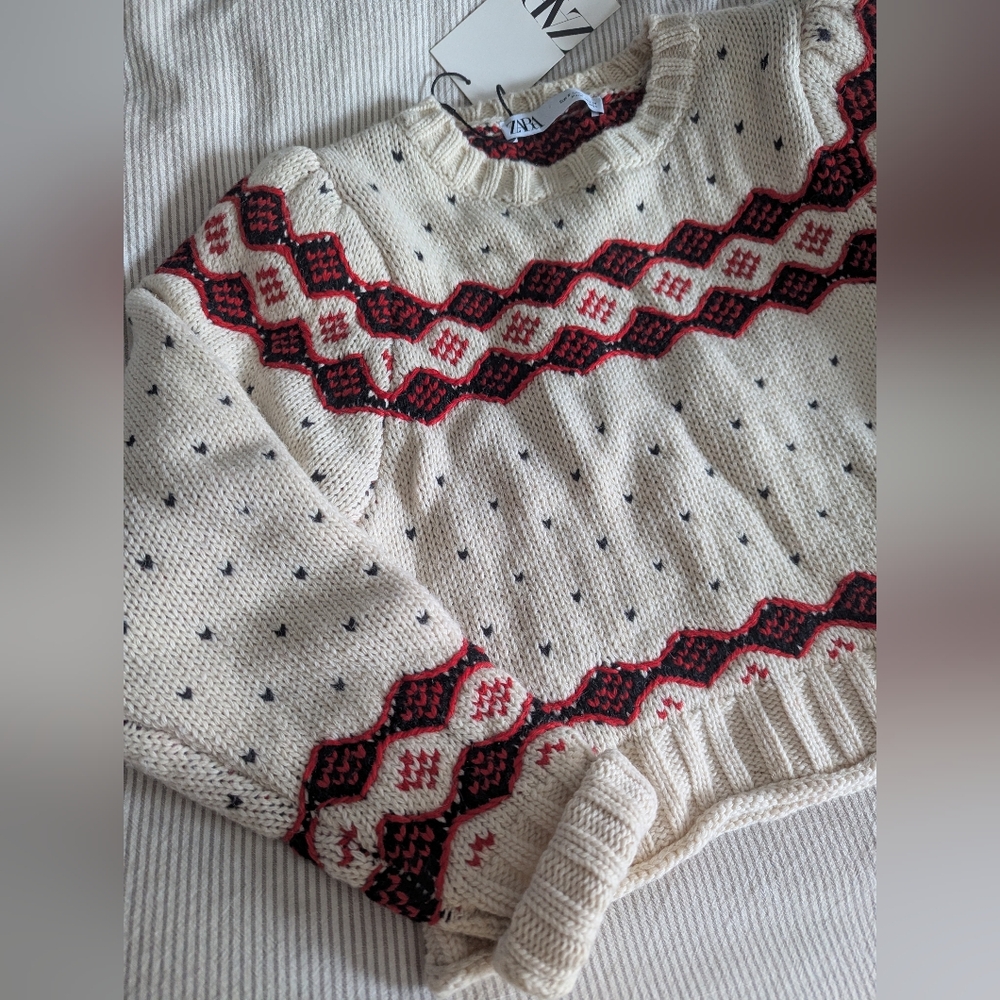 ZARA- Crop Top Sweater w Puffy Shoulder
